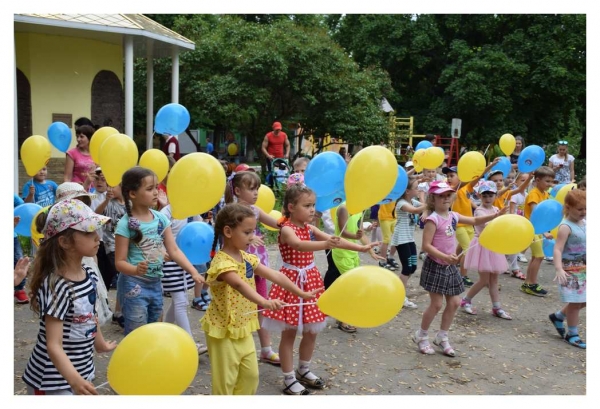 Флешмоб вихованців місцевих дитсадочків